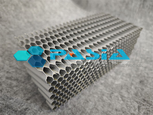China Flame Retardant Lightweigt Honeycomb Energy Absorber with High Heat Dissipation Pyramidal Structure Handling 15 KW/m² for Aerospace Chamber Lining leverancier