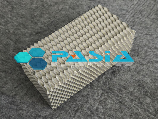 Voorafgebroken Custom Aluminium Honeycomb Impact Attenuator voor de verkeersveiligheid leverancier