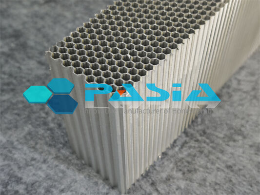 ISO 9001 Certified Aluminum Honeycomb Energy Absorber with Custom Pre Cut Dimensions and Expanded Cell Size for 4 Pin Support Fitment in Crash Dummies leverancier